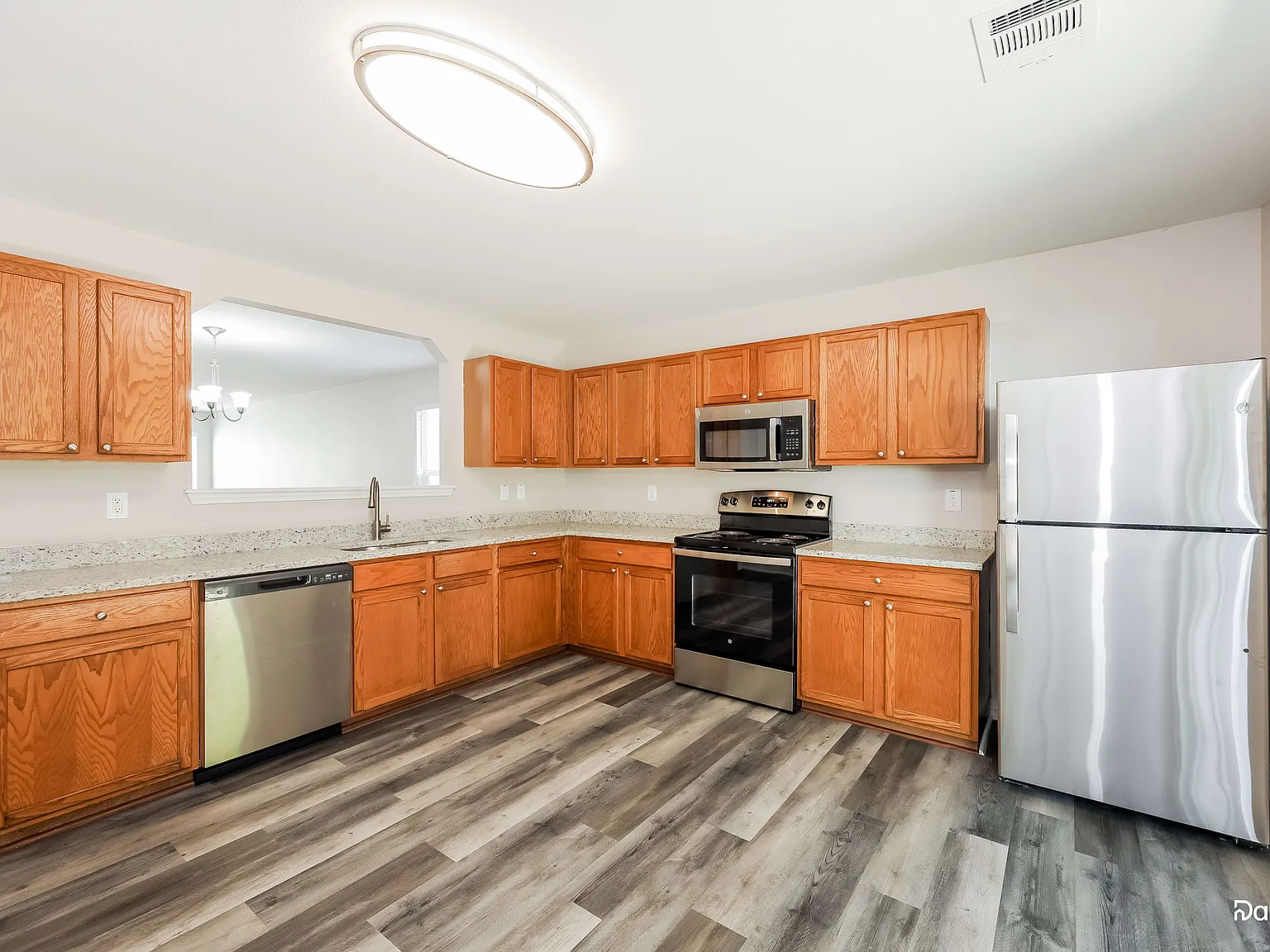 3 bed, 3.0 bath, 2054 sqft, $1,685 — Photo 3
