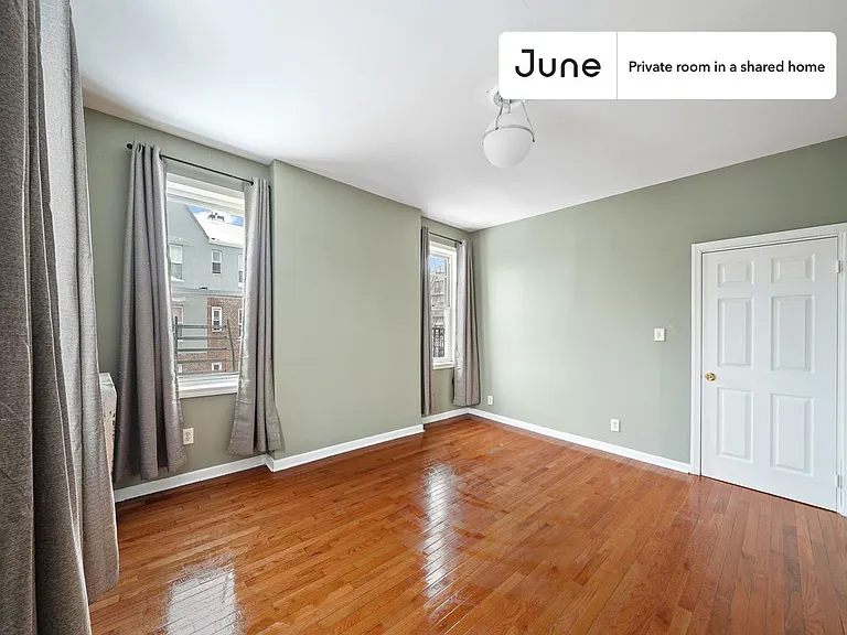 327 E 22nd St #A — Photo 3