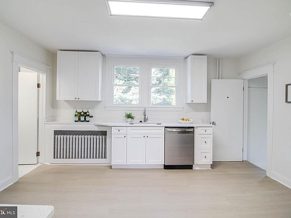 4th image of 2524 Old Frederick Rd