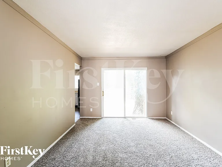 2030 E Humes Ln — Photo 8