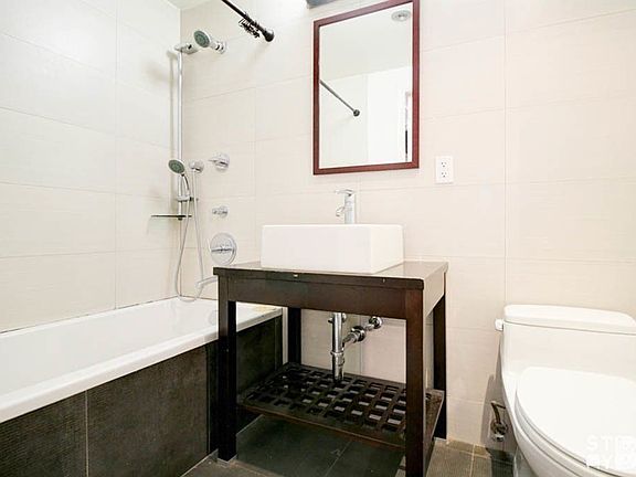 5th image of 279 Lee Ave #4D