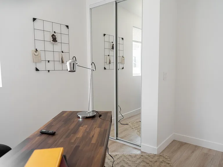 4827 Riverton Ave — Photo 25