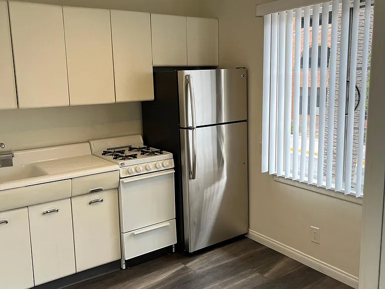 3871 Watseka Ave #9 — Photo 6