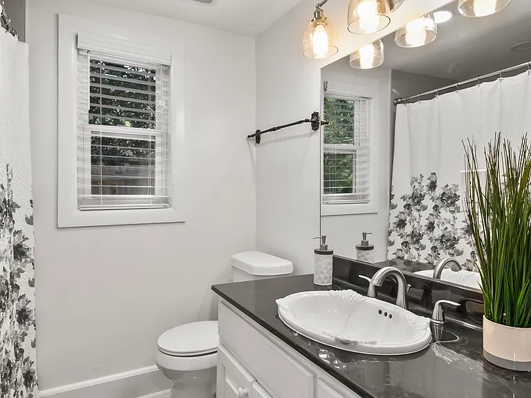 1135 Hillcrest Dr SE — Photo 12