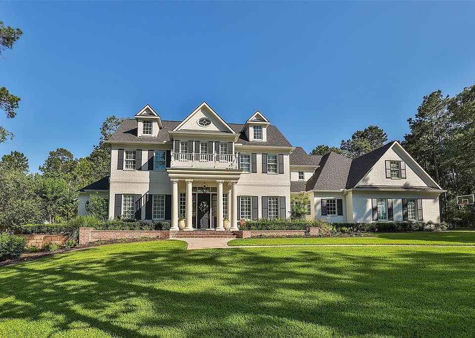 Stunning Estate home on approx 1.35 acres on High Meadow Ranch Golf Course- 18th fairway!