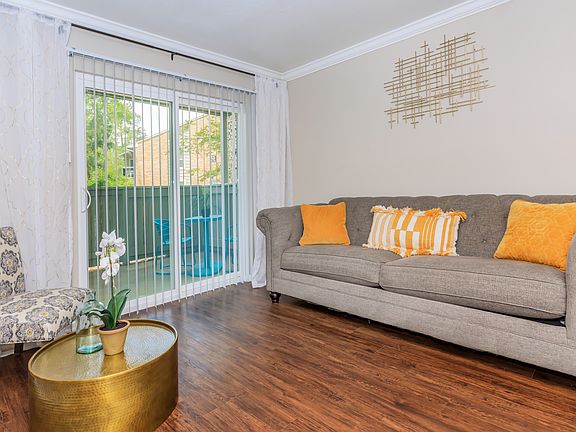 2 Bed/1Bath living room