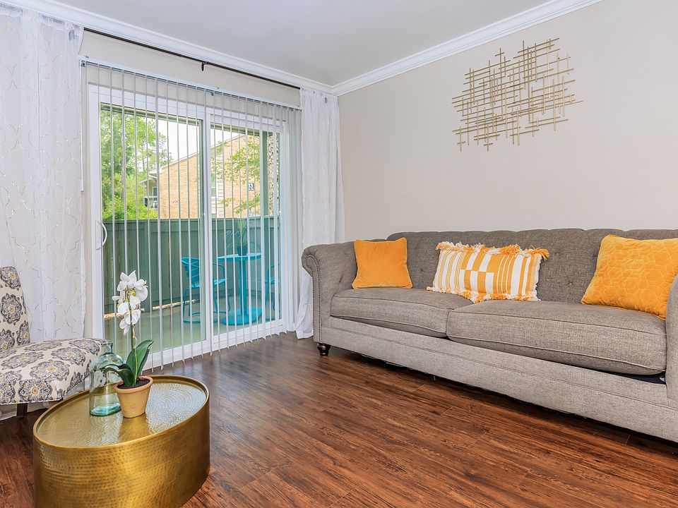 2 Bed/1Bath living room