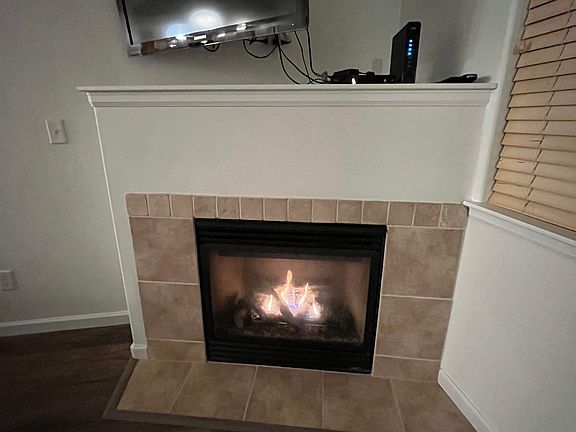 Gas fireplace, TV and WIFI.