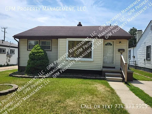 2745 Margaret St Photo 1