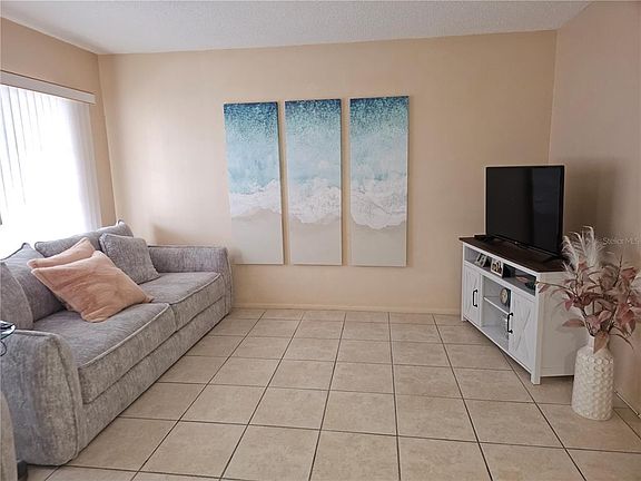 4th image of 2458 Columbia Dr APT 66