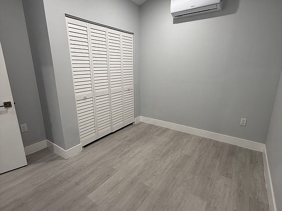 5th image of 10041 SW 48th St