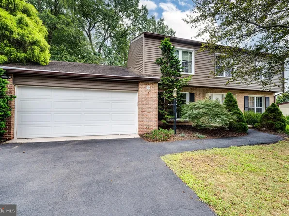 15 Nassau Cir, Reading, PA 19607