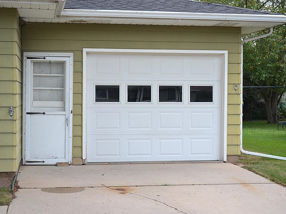 3rd image of 1138 Higgins Ave