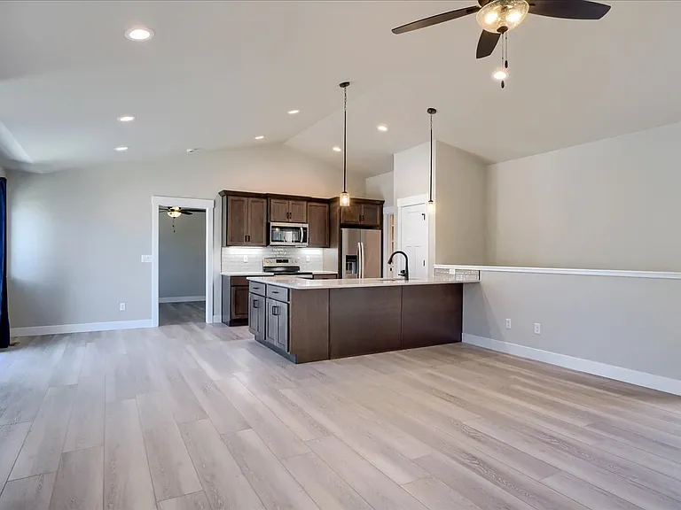 910 Phipps Ave — Photo 22