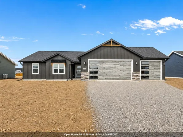 W6882 McAllister Dr, Greenville, WI 54942