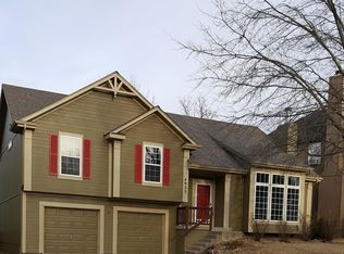 4933 Roundtree St, Shawnee, KS 66226