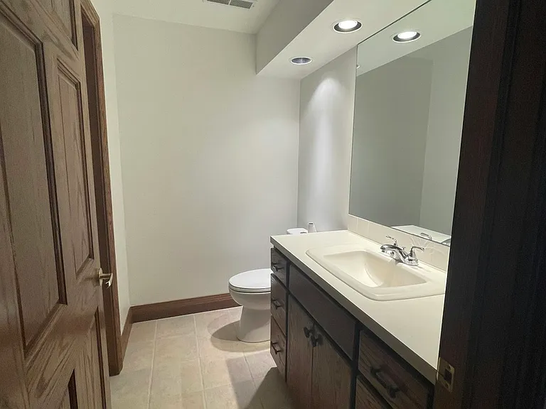 4390 N River Rd — Photo 17