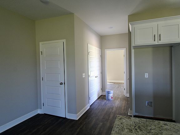 3rd image of 104 Sunfield Station Dr