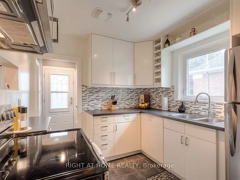 64 Royal York Rd — Photo 10