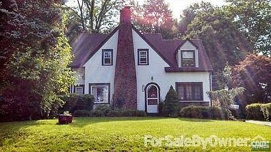 front of house
						:
						beautiful curb appeal!!