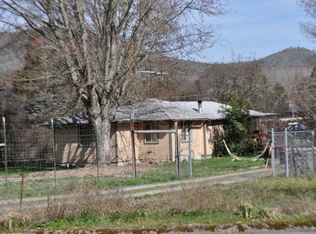 9910 Old Stage Rd, Gold Hill, OR 97525