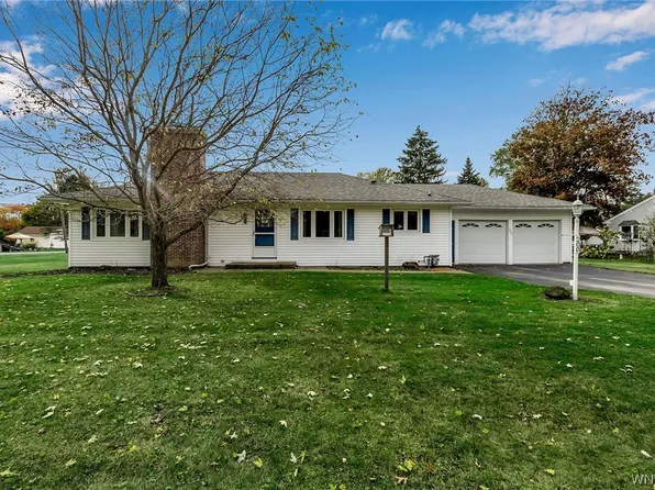 200 Pomander Sq, East Aurora, NY 14052