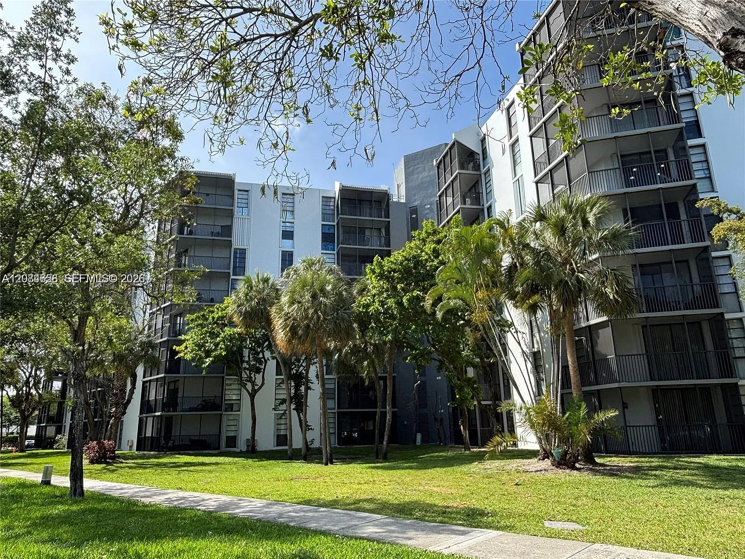 Bravura I Condo — Photo 1