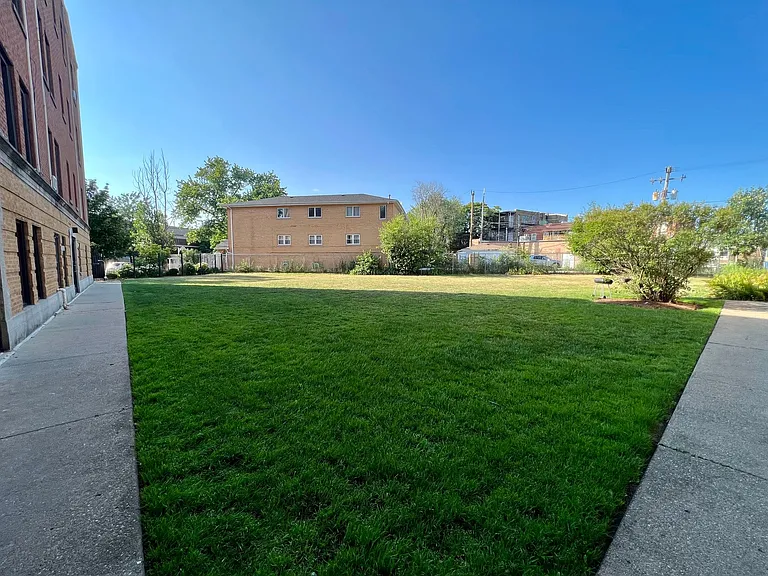 3149 N Springfield Ave — Photo 3