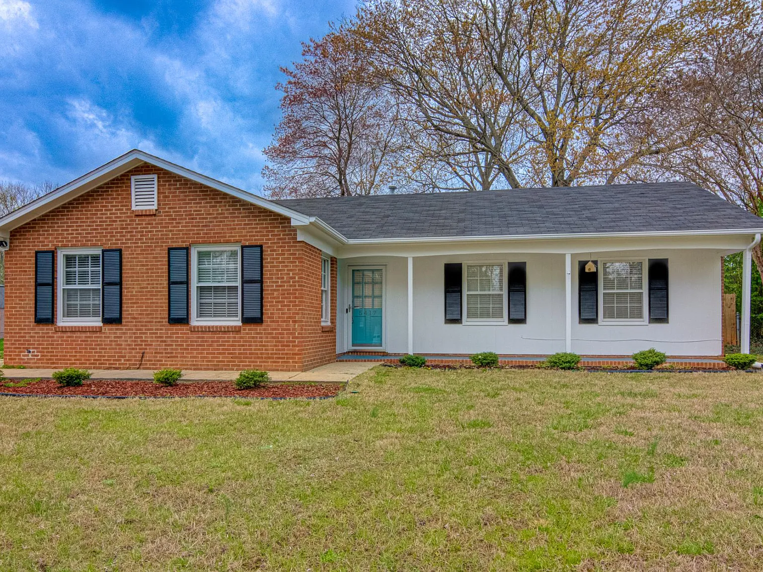 3 bed, 1370 sqft, $2,100 — Photo 1