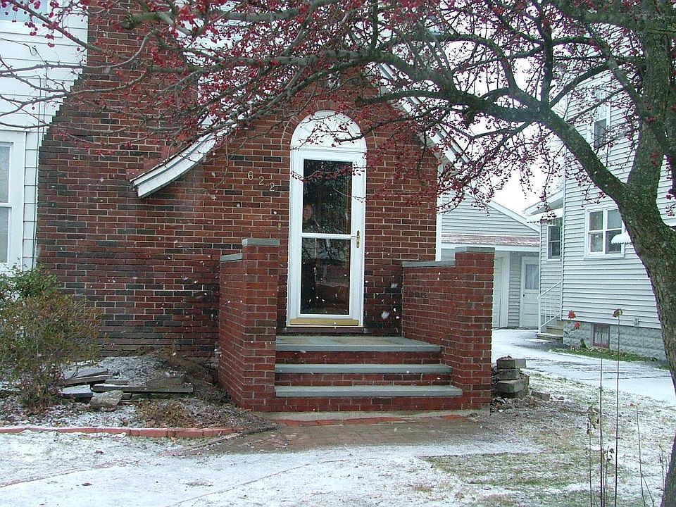 1st image of 622 W Main St