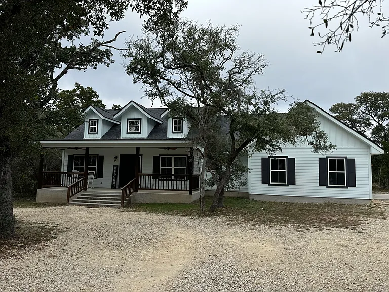 914 Bear Springs Trl — Photo 3