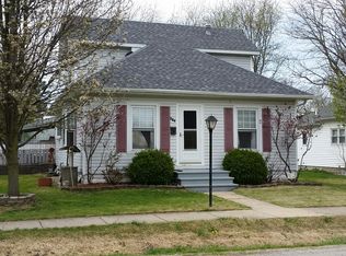 324 Edwards St, Nokomis, IL 62075