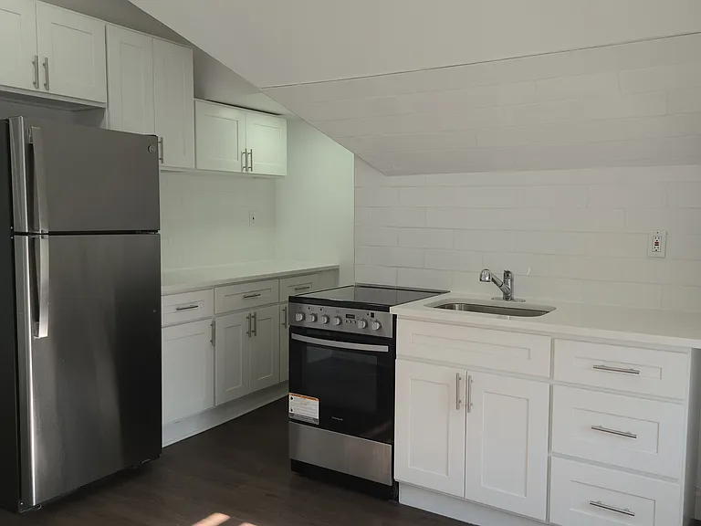 303 E Broad St #3 — Photo 7