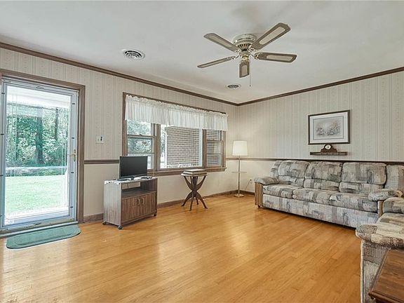 Light and bright living room.