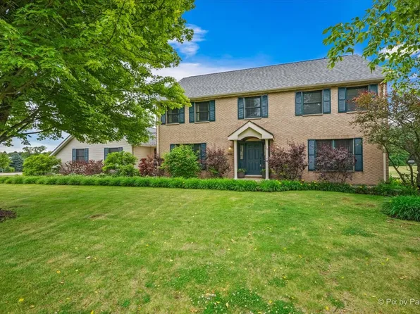 810 Woodridge Trl, McHenry, IL 60050