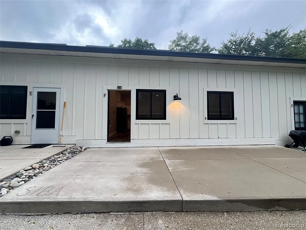 2 bed, 1.0 bath, 950 sqft, $1,700 — Photo 2