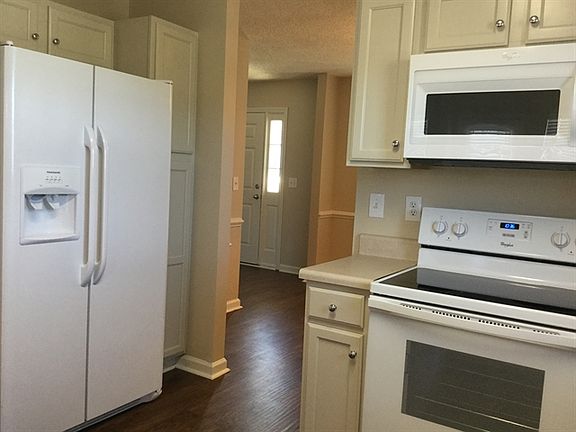 3rd image of 101 Pennine Dr