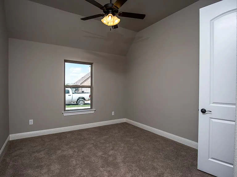 2113 Clive Dr — Photo 25