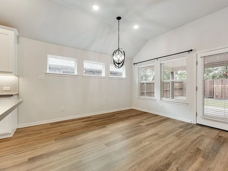 2819 Willow Ln — Photo 11