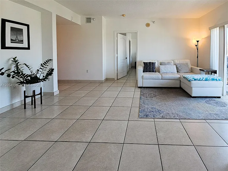 1627 SW 37th Ave #802 — Photo 6