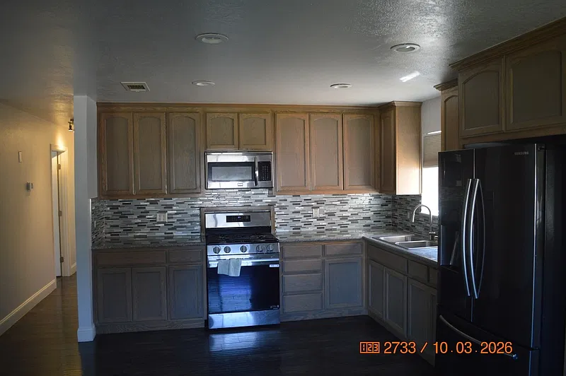 3 bed, 2.0 bath, 1144 sqft, $2,100 — Photo 4