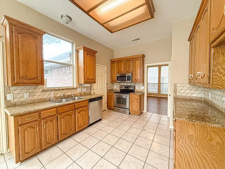 8902 Bayshore Ln — Photo 6
