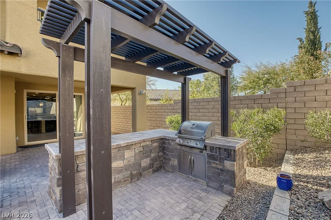 3 bed, 2.5 bath, 2076 sqft, $3,295 — Photo 3