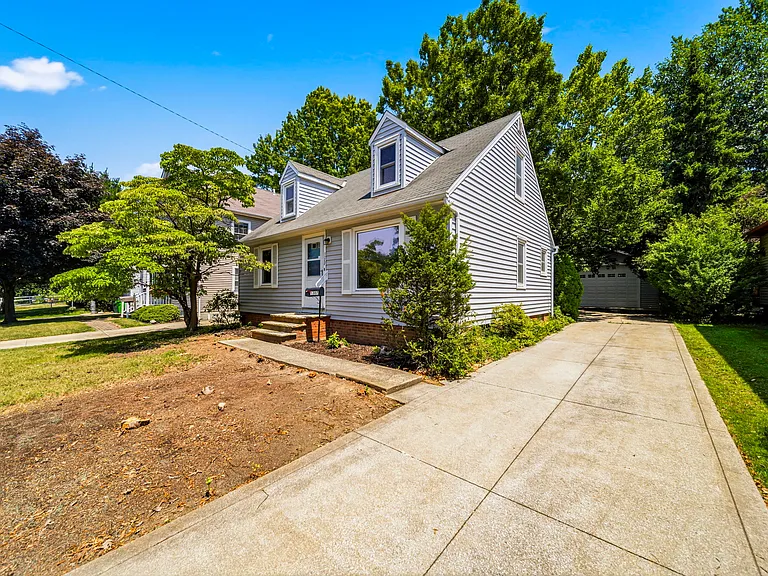 1307 Summit Dr — Photo 6
