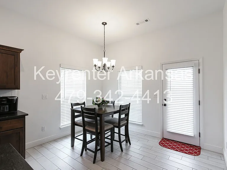 1605 Emma St — Photo 7