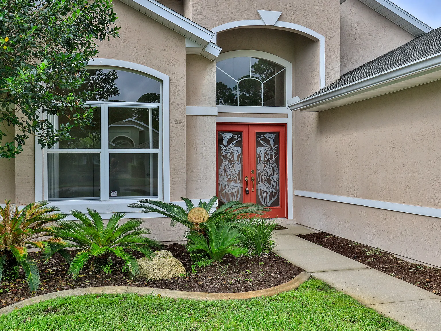 3 bed, 2719 sqft, $2,200 — Photo 2