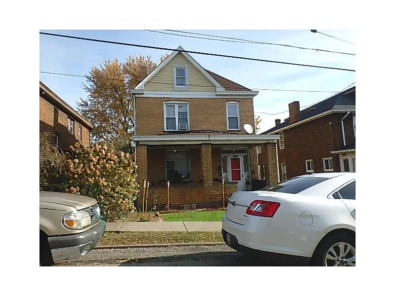 2109 Orchard St photo 1