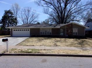 2871 Executive Dr, Memphis, TN 38115
