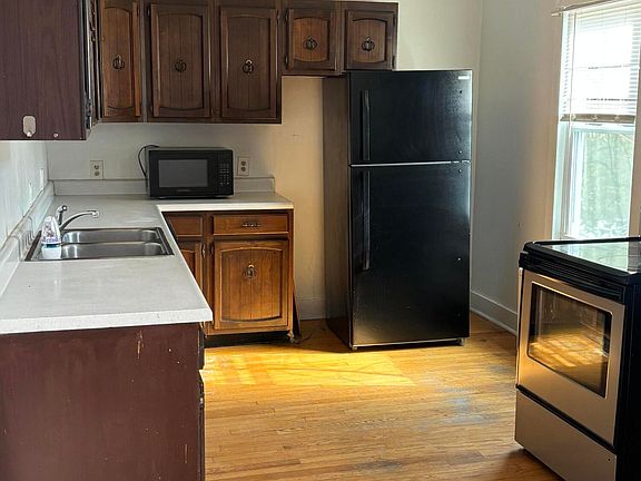 4th image of 250 East Street