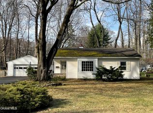 8 Clover Lane, Loudonville, NY 12211